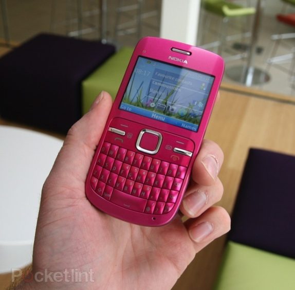 Here are some brilliant pics of the Nokia C3 in Pink from the folks at 