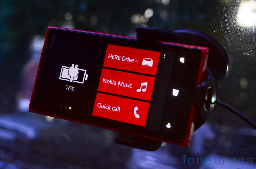 MindCrackz: Nokia CR-200 Wireless Car Charger Review