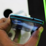 HTC-One-Blue-Headphones