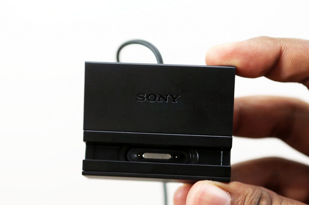 sony-xperia-z-ultra-magnetic-charging-dock-1