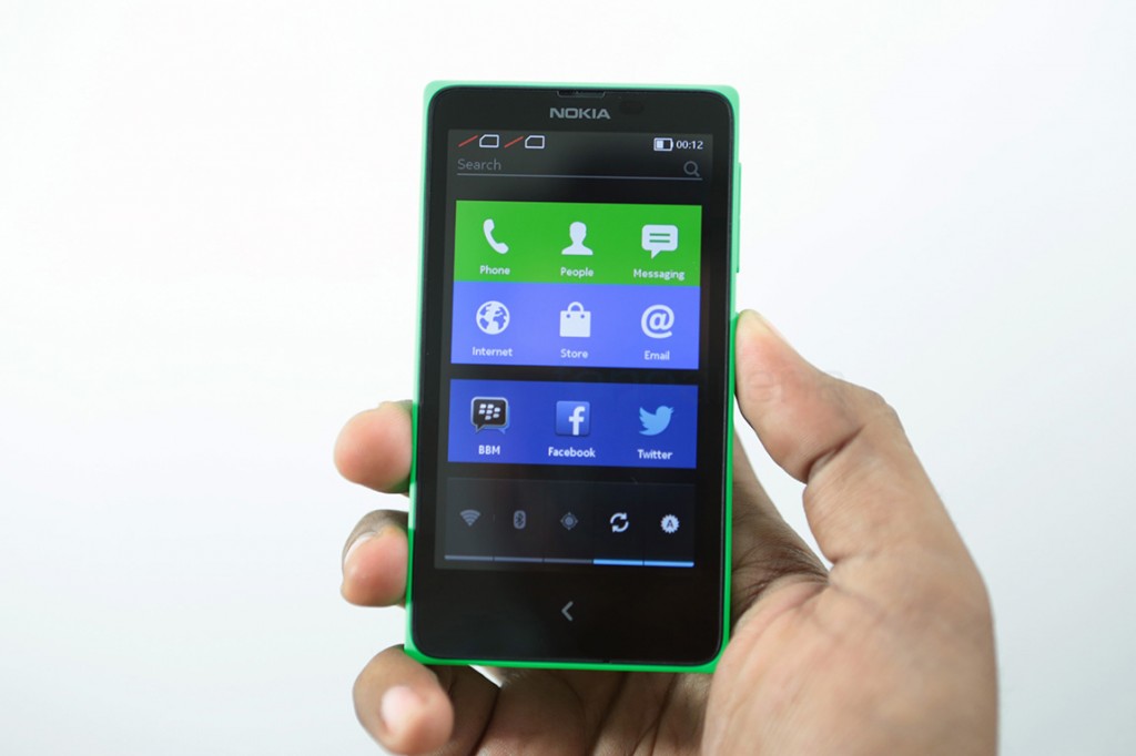 Nokia-X-Android-Phone-Unboxing-1