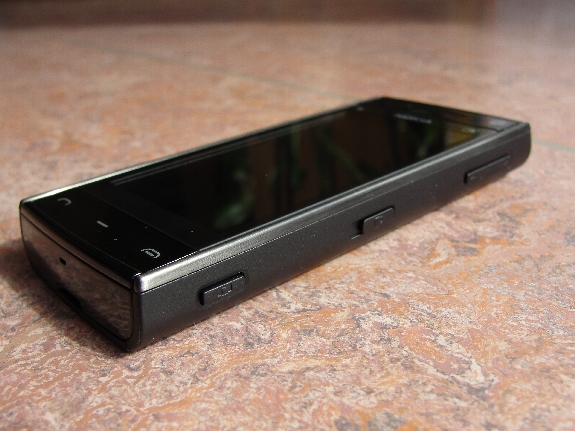 Nokia X6 Side