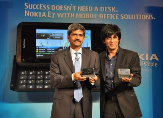 D-Shivkumar-Nokia-India-Shahrukh-Khan-unveiling-business-Nokia E7
