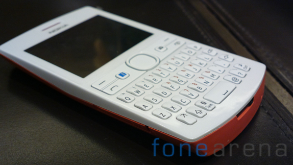 Facebook and Nokia partner for Asha 205 with dedicated Facebook button