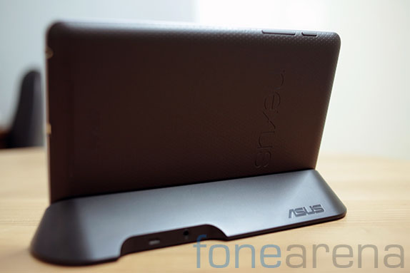 google-nexus-7-dock-hands-on-1