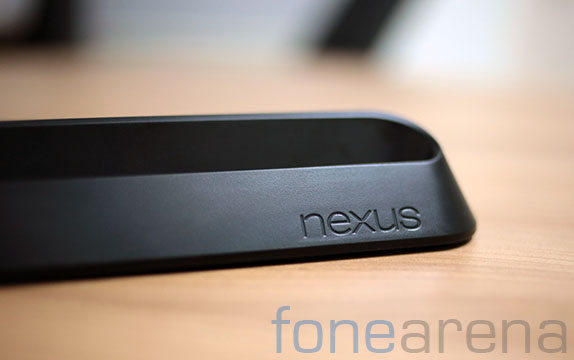 google-nexus-7-dock-hands-on-3