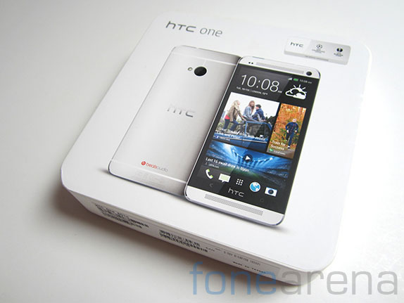 htc-one-unboxing-1