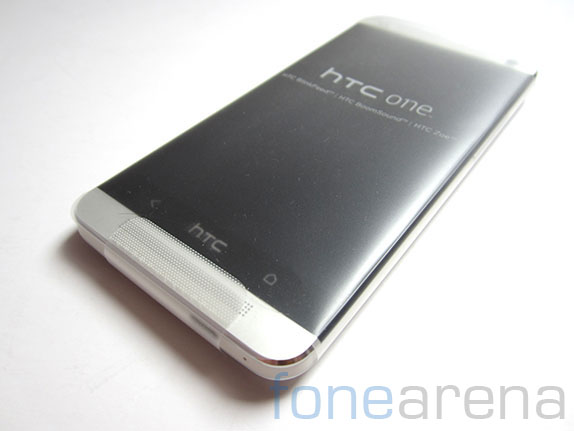 htc-one-unboxing-16