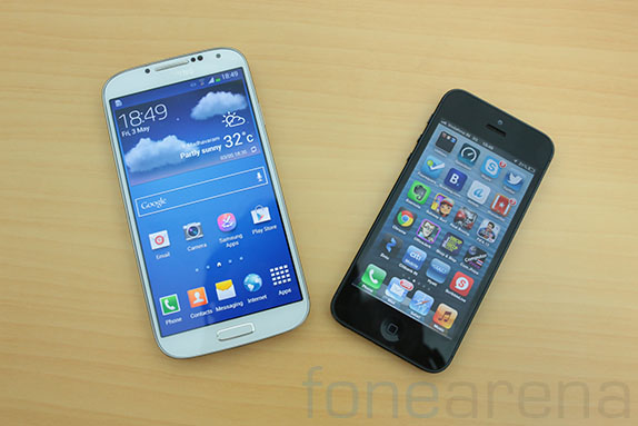 samsung-galaxy-s4-vs-apple-iphone-5-7