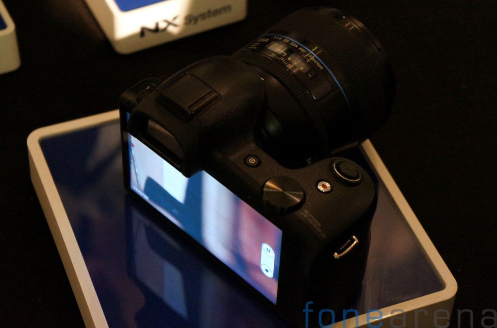 Samsung Galaxy NX Hands On-10