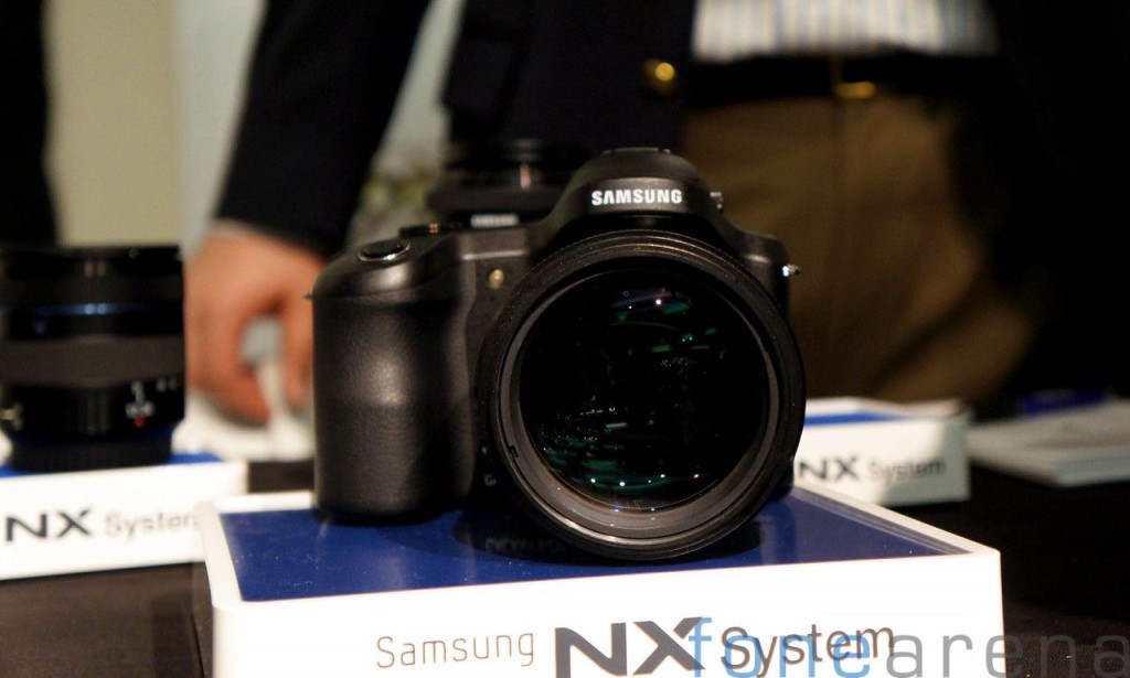 Samsung Galaxy NX Hands On-6