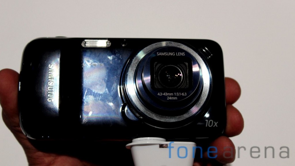 Samsung Galaxy S4 Zoom Hands On-14