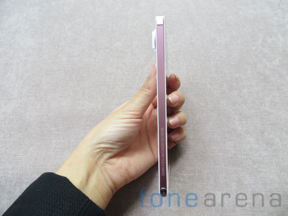 Huawei claims it to be world’s slimmest phone with a 6.18mm sleek body.  