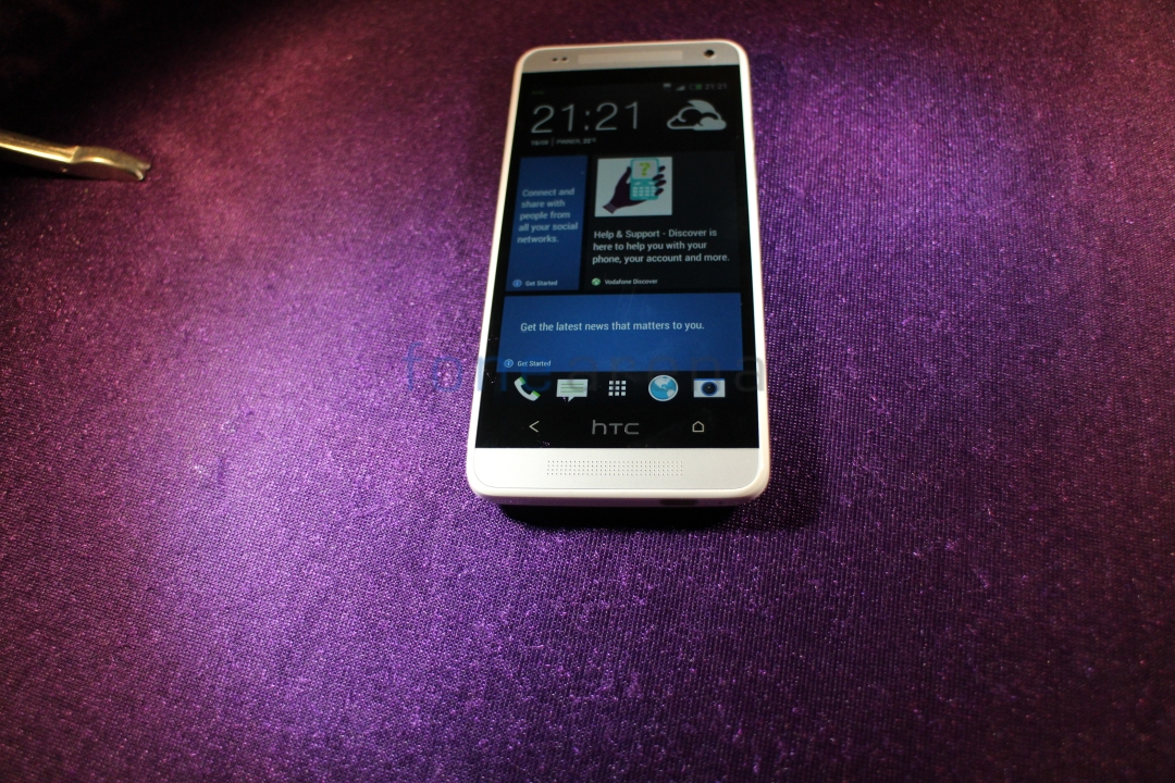 HTC-One-Mini-White-Front-Flash