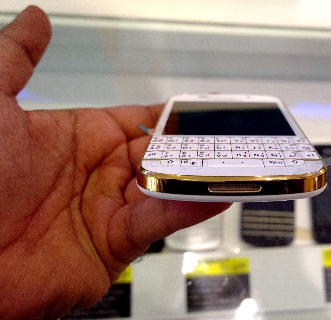 BlackBerry Q10 Gold-6