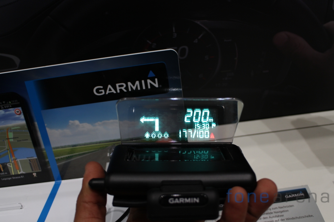Garmin-HUD-Direction-Speed-Camera