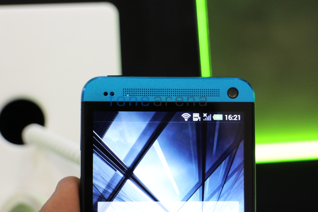 HTC-One-Blue-Front-Camera