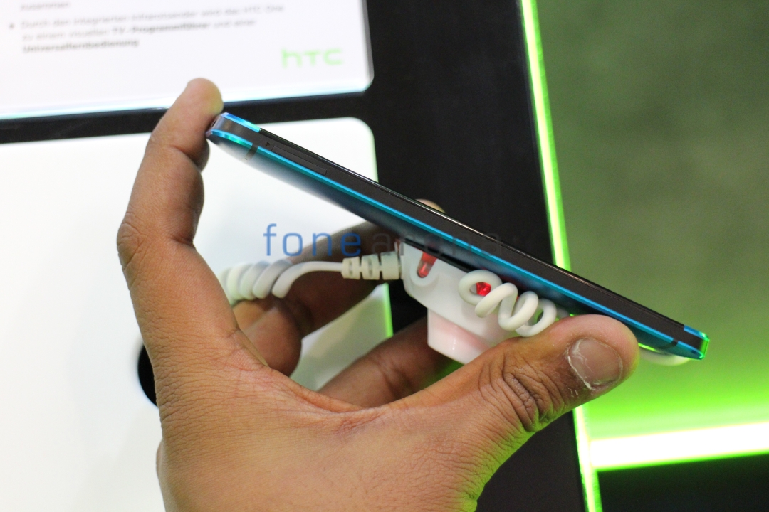 HTC-One-Blue-Side