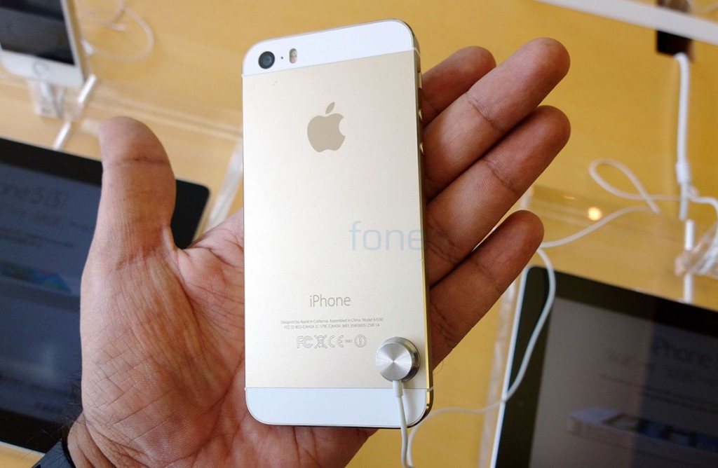 apple-iphone-5s-gold-hands-on-1