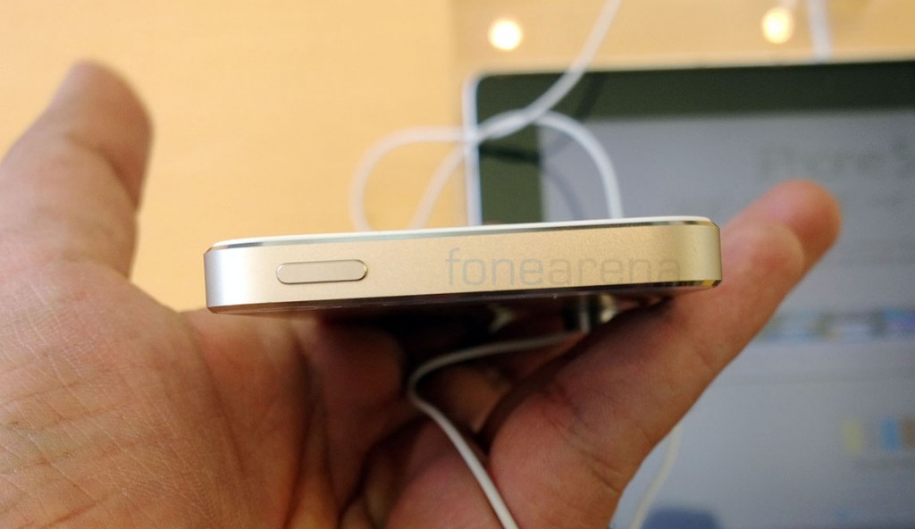 apple-iphone-5s-gold-hands-on-8