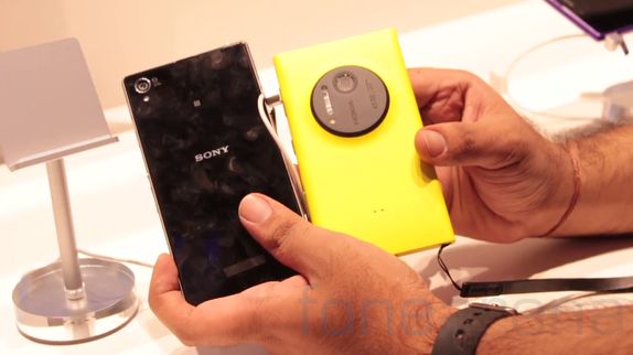 xperia-z1-vs-lumia-1020-hands-on-2