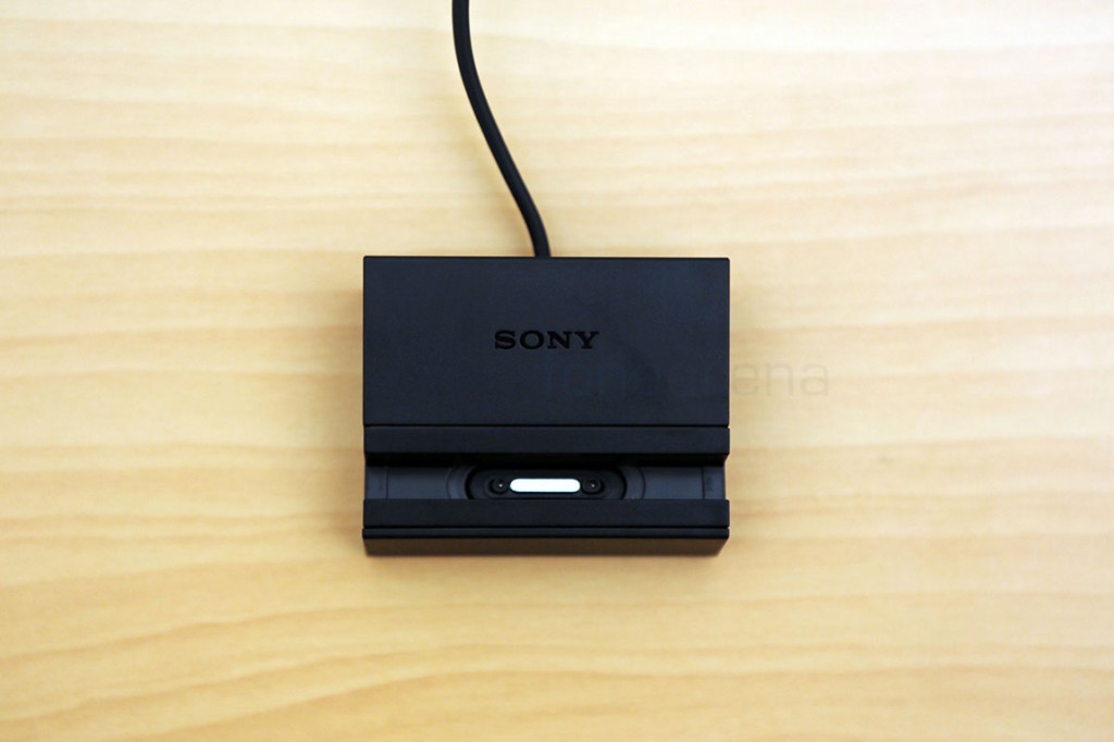 sony-xperia-z-ultra-magnetic-charging-dock-3