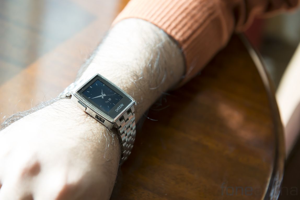 pebble-steel-hands-on-2