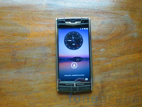 VERTU SIGNATURE TOUCH HANDS ON-9