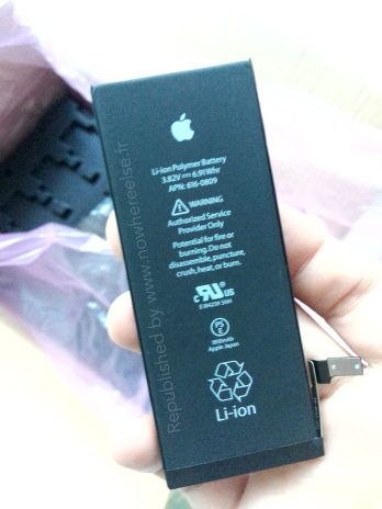 4.7 inch and 5.5 inch iPhone 6 battery photos surface in new leak