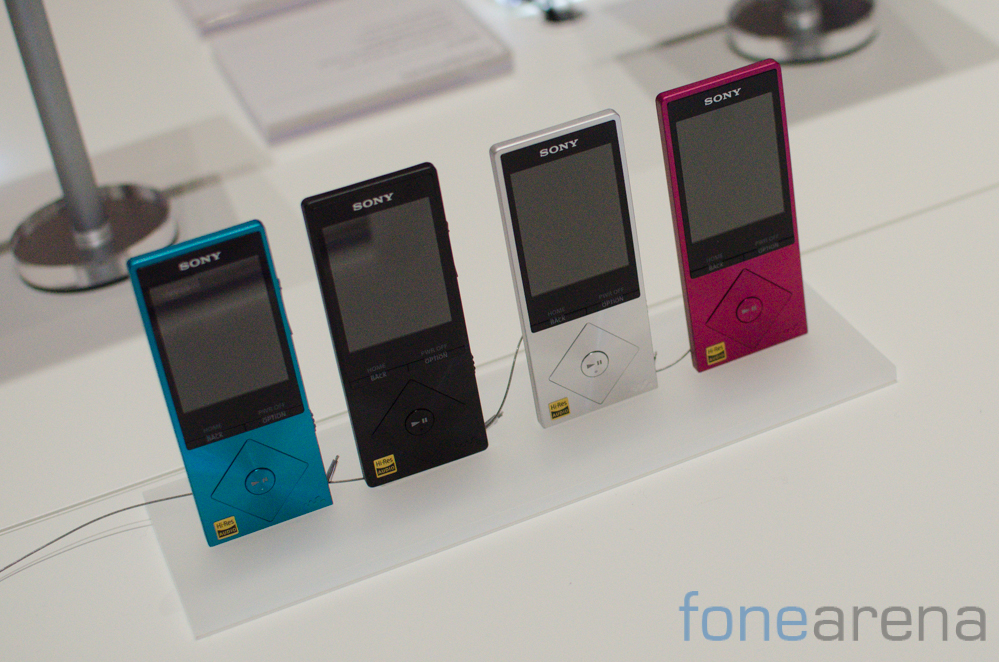 Sony nwz a15. Sony NWZ-a15 красный. Док станция для Walkman a15.