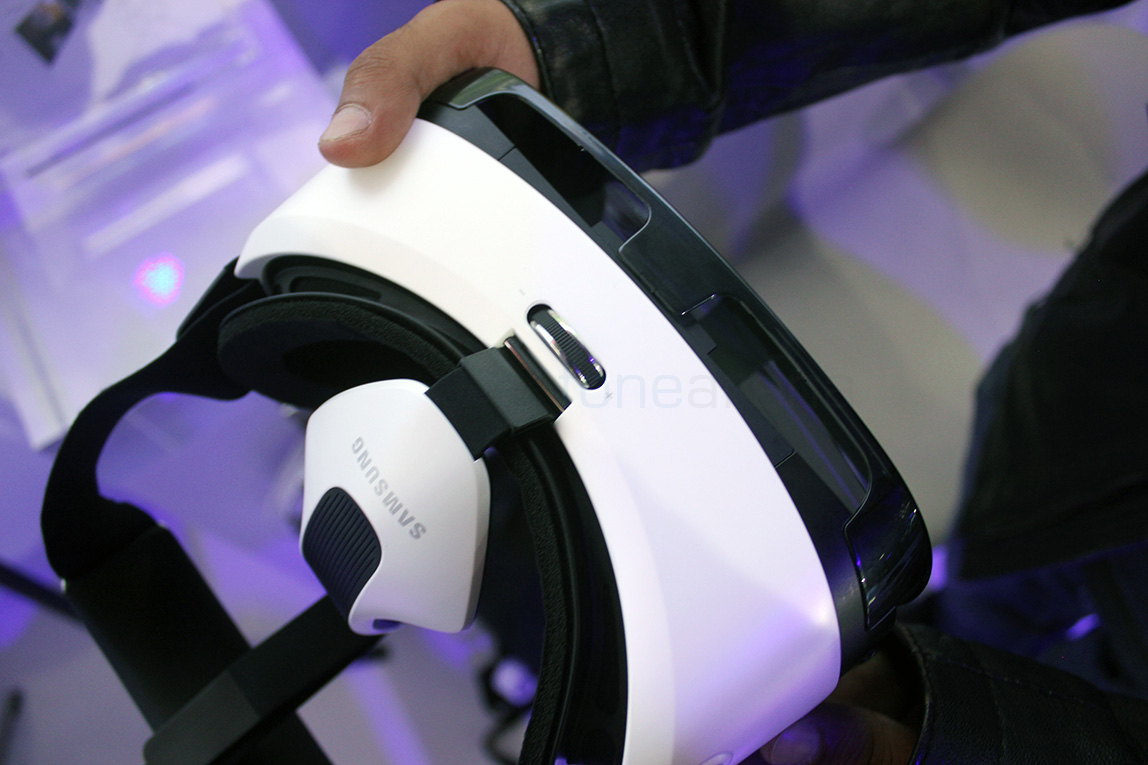 samsung-gear-vr-hands-on-2