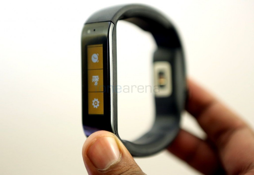 Microsoft Band_fonearena-08