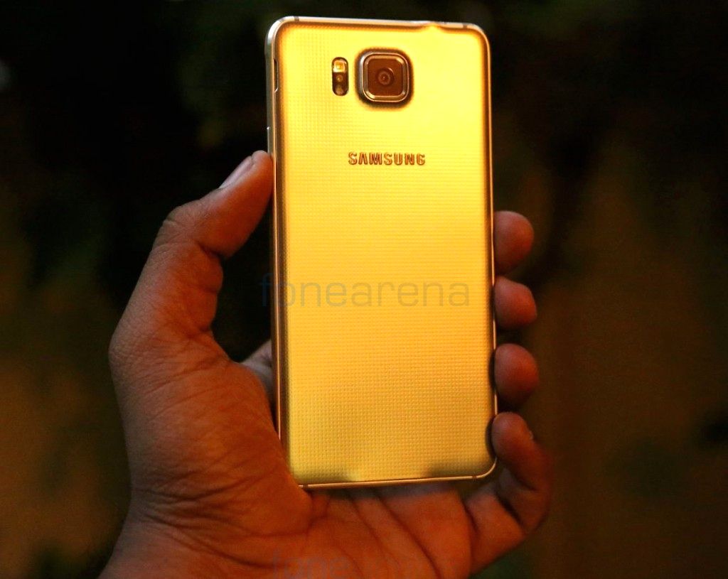 Samsung-Galaxy-Alpha-Gold_fonearena-07