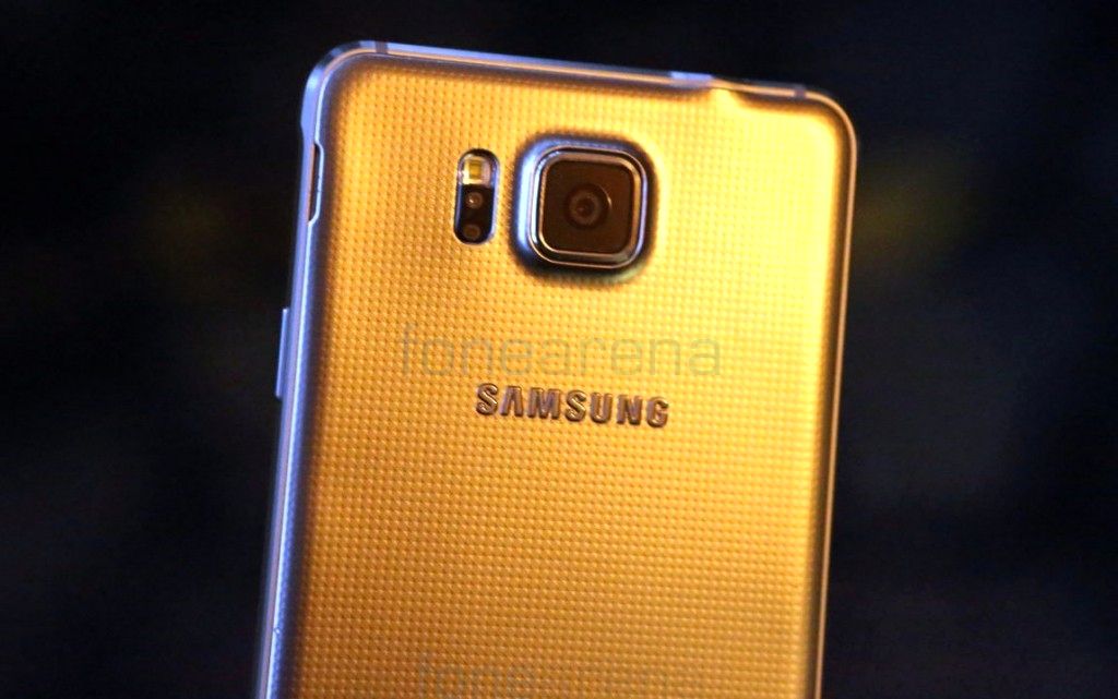 Samsung-Galaxy-Alpha-Gold_fonearena-08