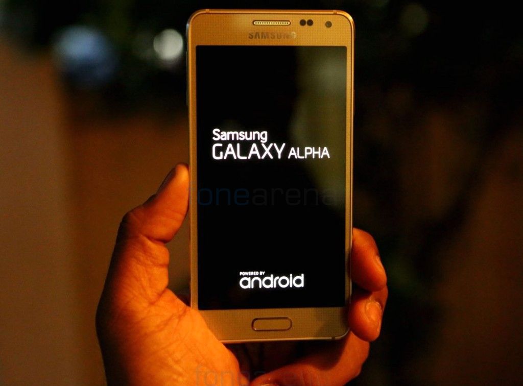 Samsung-Galaxy-Alpha-Gold_fonearena-11