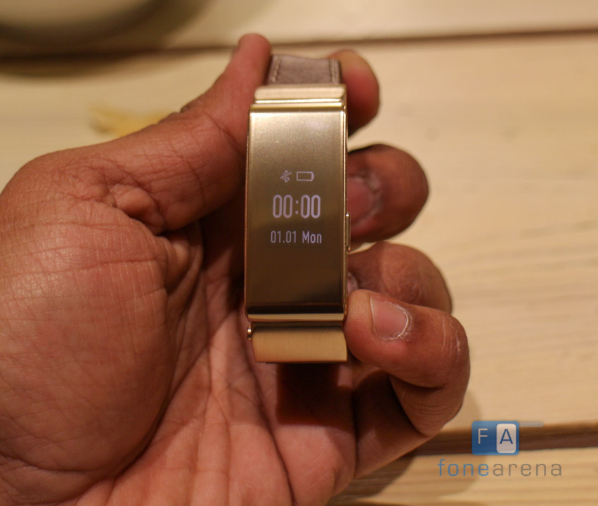 Huawei-Talkband-B2-Hands-On4