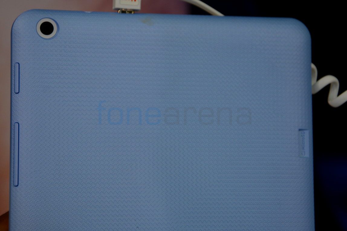 Acer Iconia One 8 B1-830_fonearena-05
