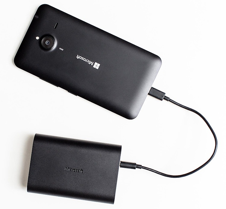 Microsoft 9000 mAh power bank