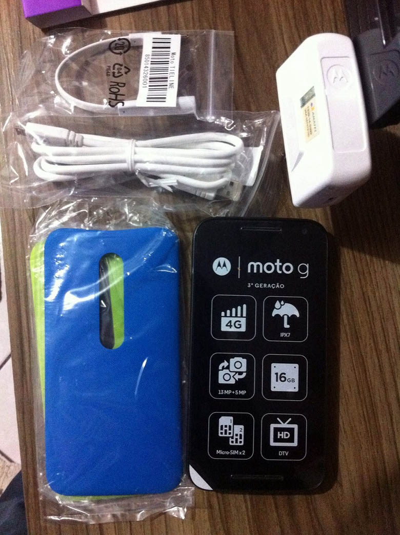 Moto-G-2015-box-contents