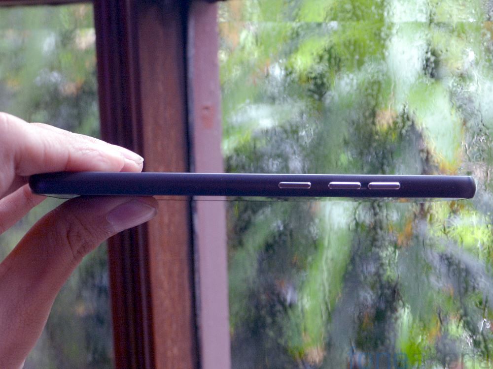 xolo-black-hands-on-fonearena11