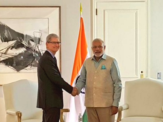 apple-ceo-tim-cook-pm-narendra-modi-meaindia-twitter-pic