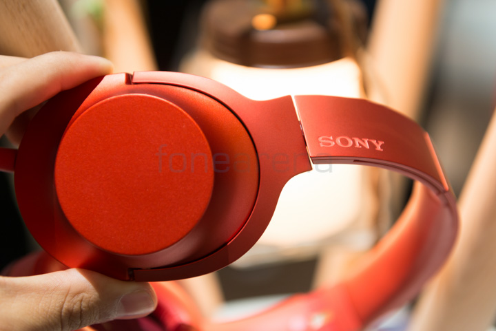 sony_h.ear_on_2