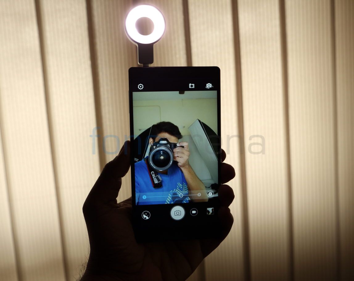 Lenovo Vibe Selfie Flash Unboxing_fonearena-01