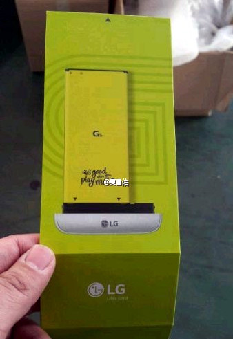 LG G5 removable battery leak