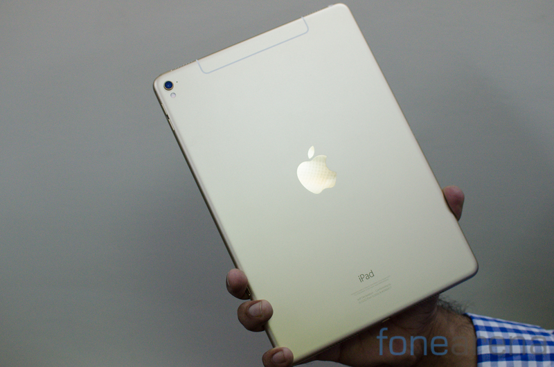 Apple iPad Pro 9.7 Unboxing