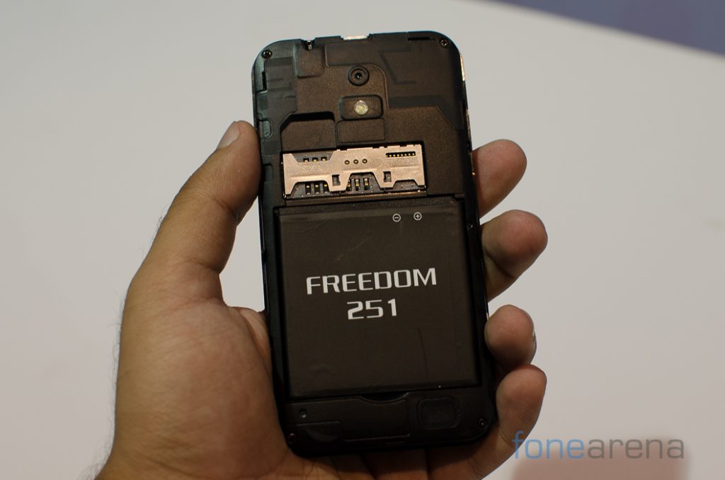 Freedom 251 Hands On -9