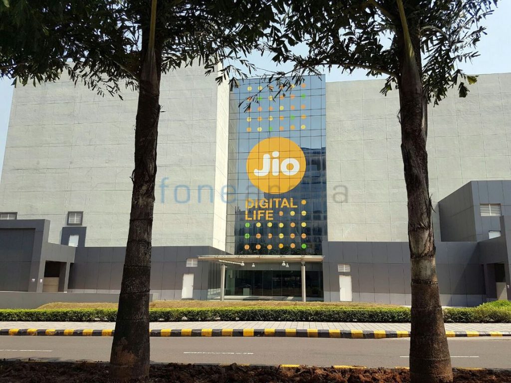 Jio Experience Center Tour – JioFiber, SmartCar, SmartHome and more