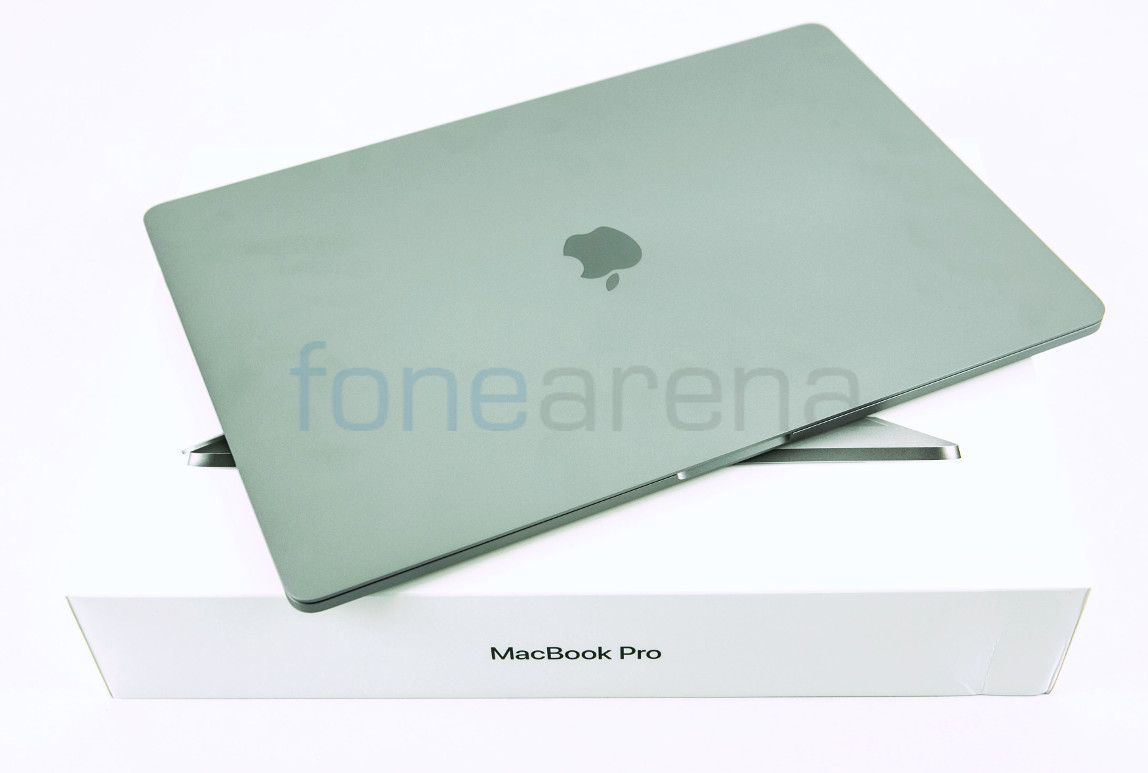 MacBook Pro 2016 15-inch with Touch Bar Unboxing