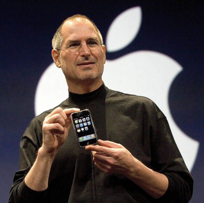 apple-iphone-steve-jobs-mac-world-2007