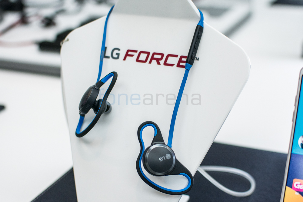 LG Force Fitness Earphones-1